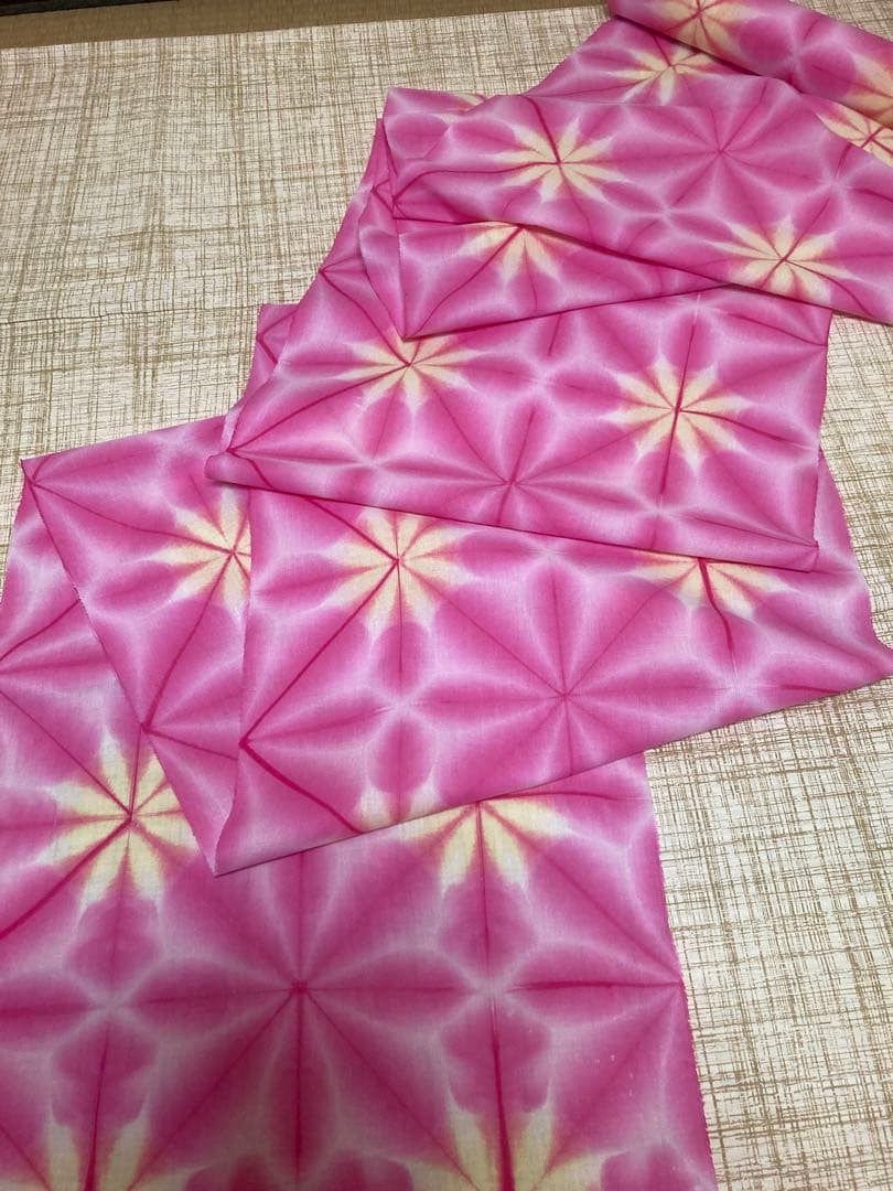 雪花絞り　板締め絞り　ピンク