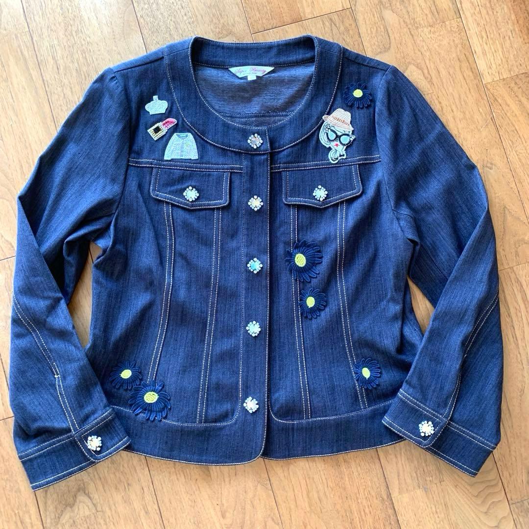 美品✨スーパービューティー デニムジャケット 刺繍 ビジューボタン　ノーカラー