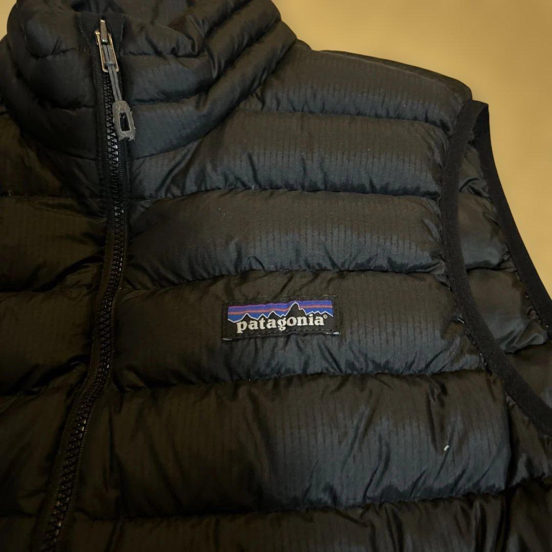 日曜日までの出品です　patagonia ブラックダウンベスト　ダウンセーター
