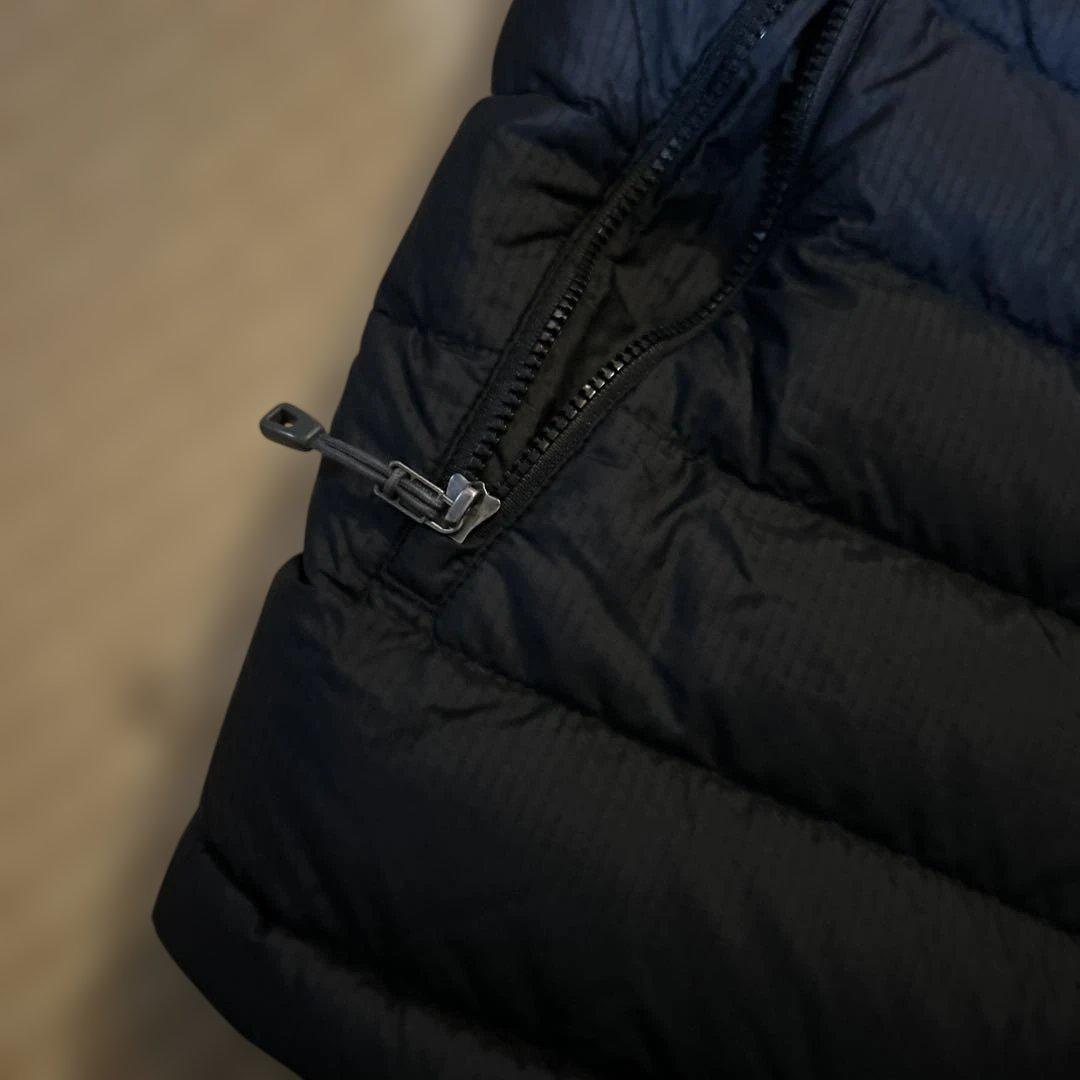 日曜日までの出品です　patagonia ブラックダウンベスト　ダウンセーター