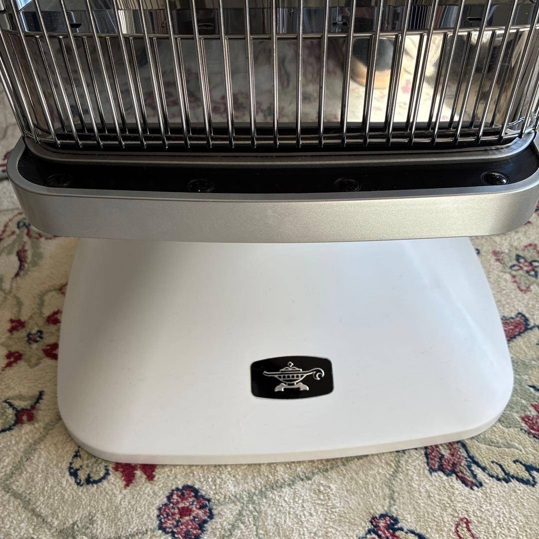 アラジン　2023年製　グラファイトヒーター CAH-2G10F-Wホワイト