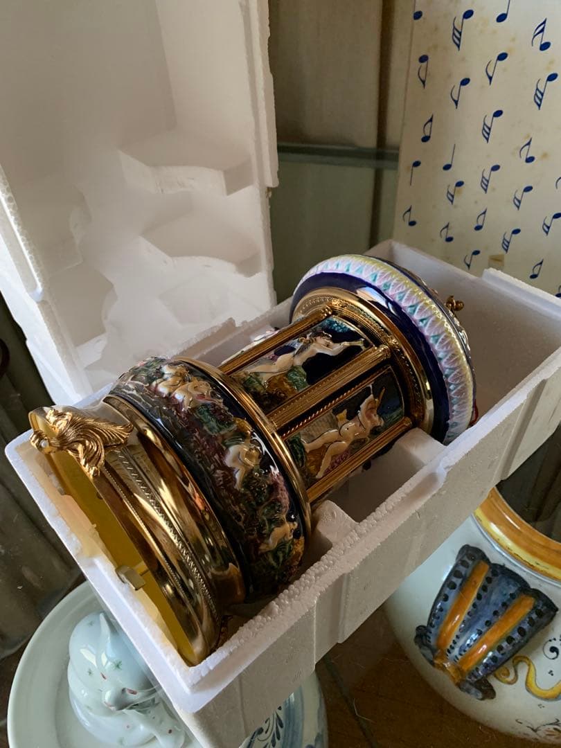 イタリアビンテージ　リュージュカポテモンテ陶器シュガーオルゴール