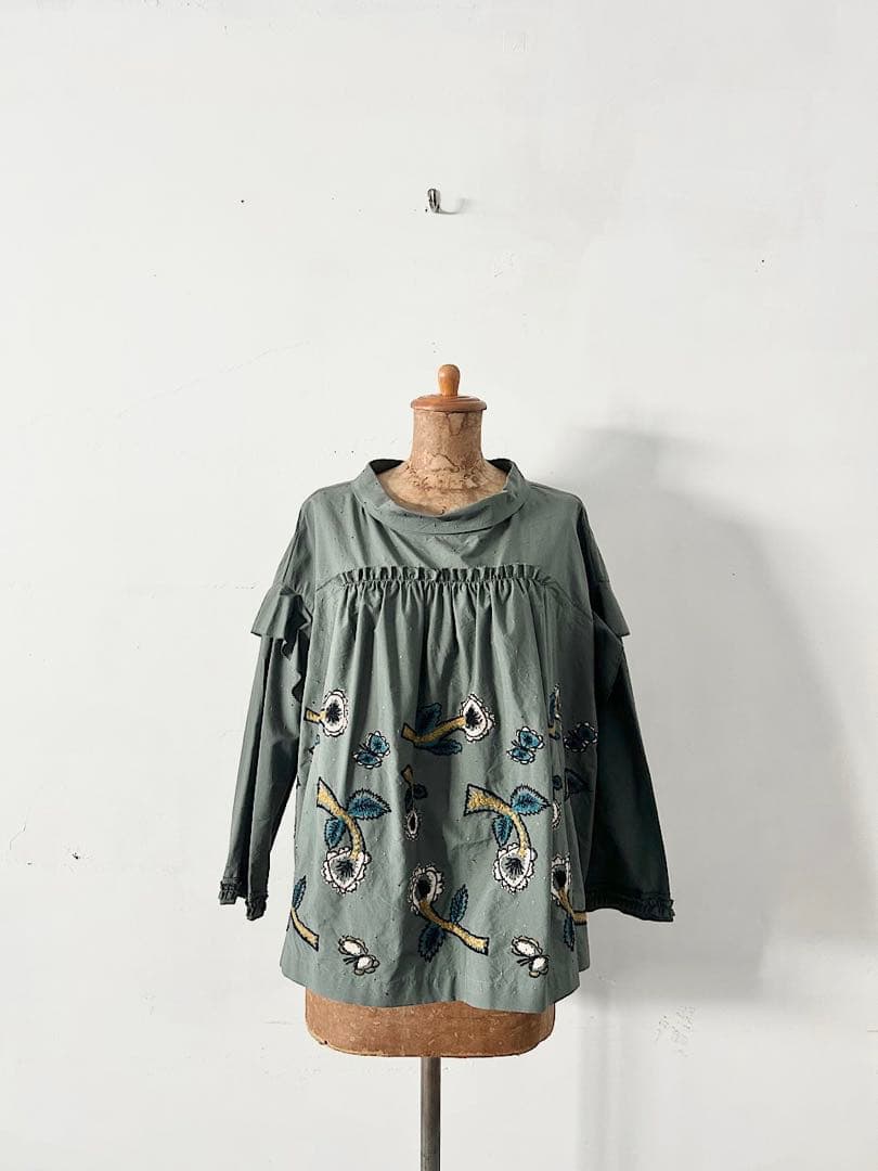 【美品】mina perhonen　yume　ロールカラー刺繍ブラウス　36