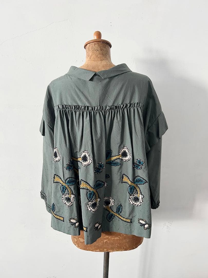 【美品】mina perhonen　yume　ロールカラー刺繍ブラウス　36