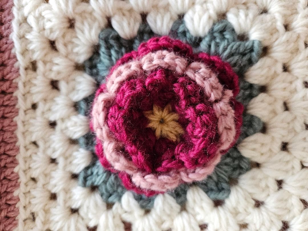 立体お花モチーフ　マルチカバー