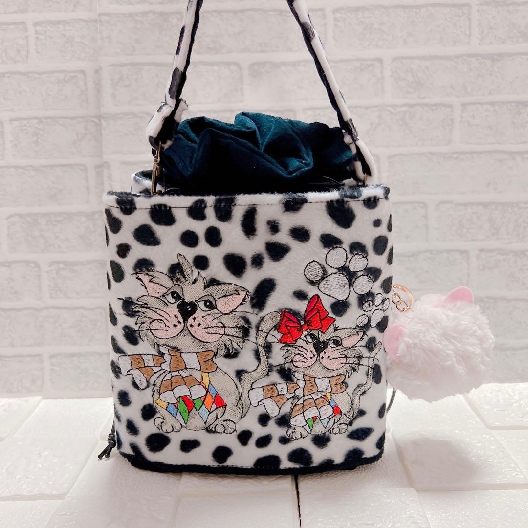 大きめ ポシェット サコッシュ ロラライハリス 刺繍 にゃんこ インド刺繍