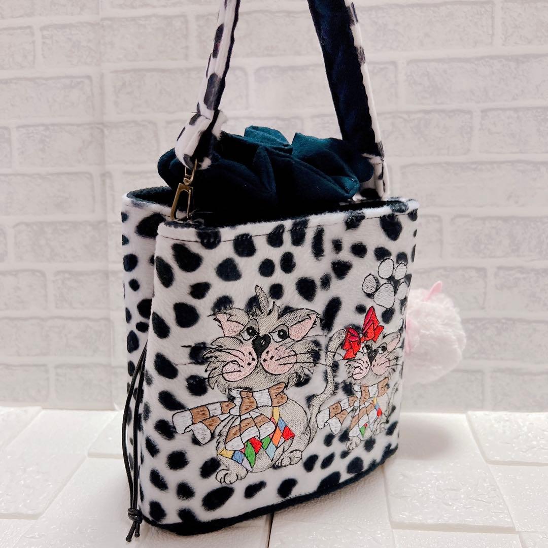 大きめ ポシェット サコッシュ ロラライハリス 刺繍 にゃんこ インド刺繍