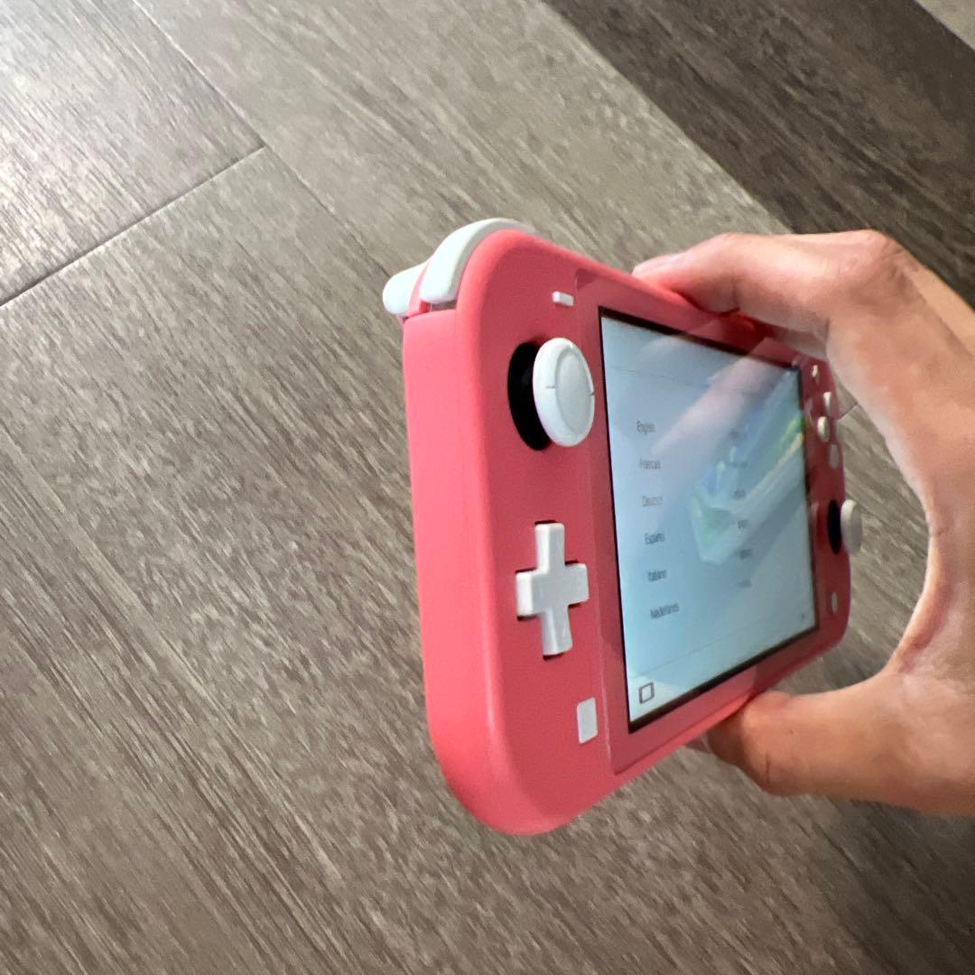 Nintendo switch lite コーラル