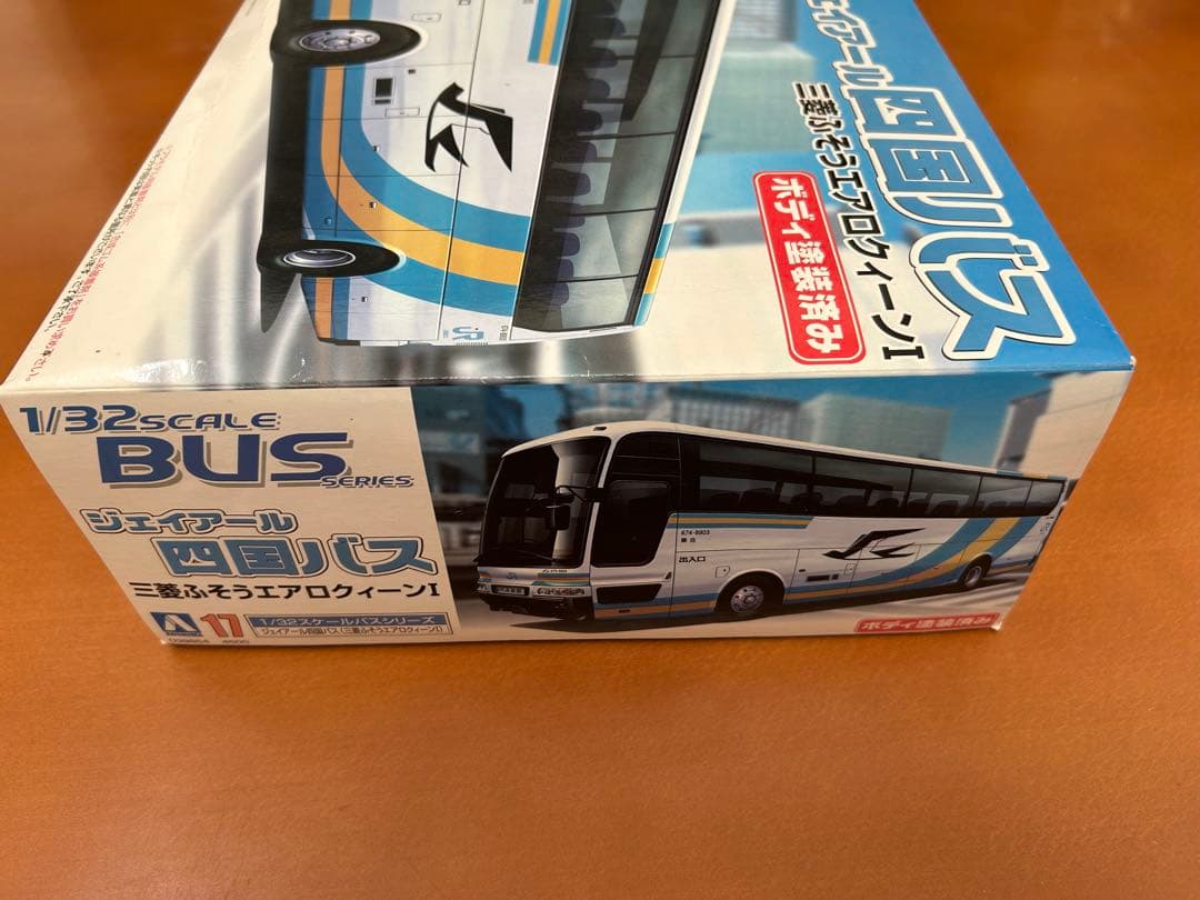1/32 ジェイアール四国バス プラモデルボディ塗装済　+バスガールおまけ