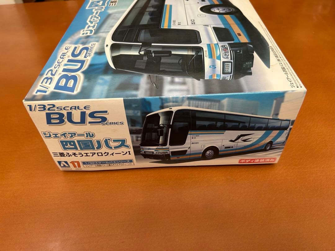 1/32 ジェイアール四国バス プラモデルボディ塗装済　+バスガールおまけ