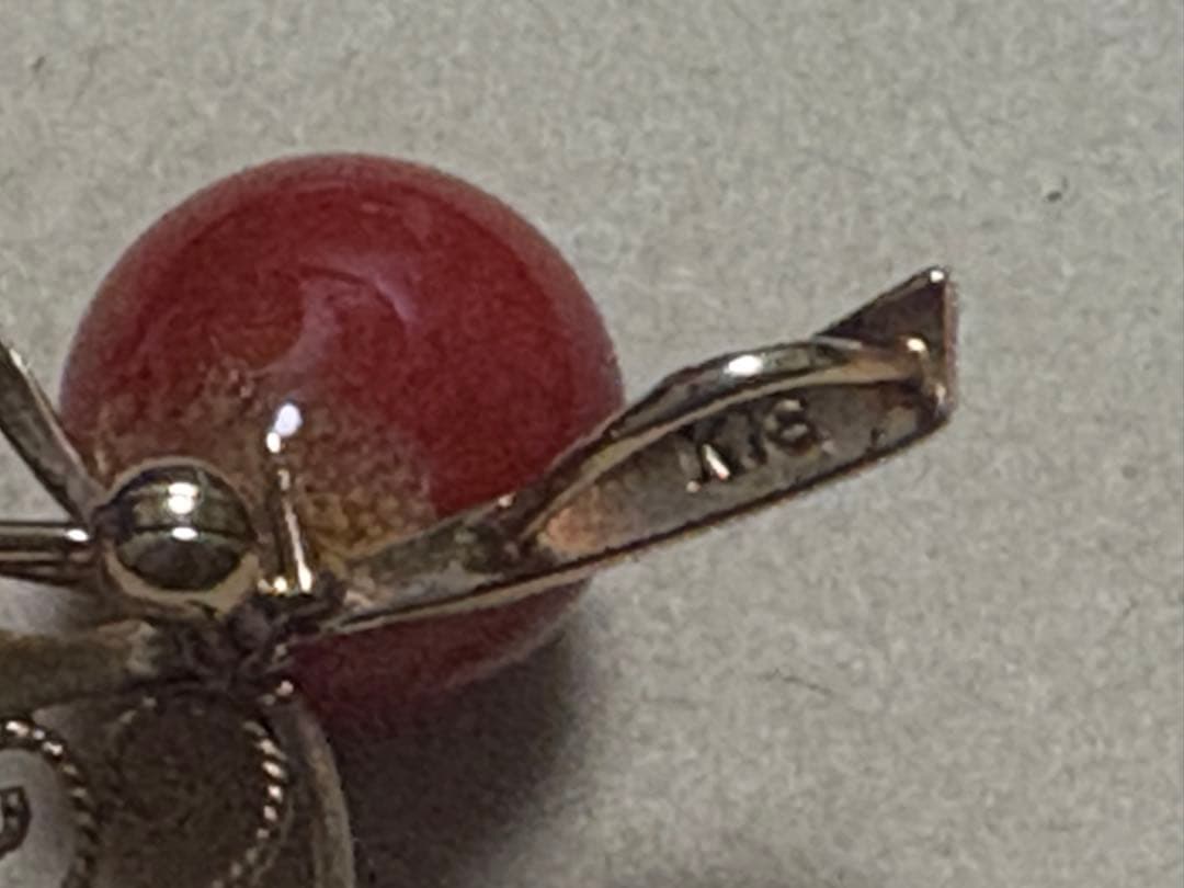 ヴィンテージ風葉型ブローチ 赤い玉　K18