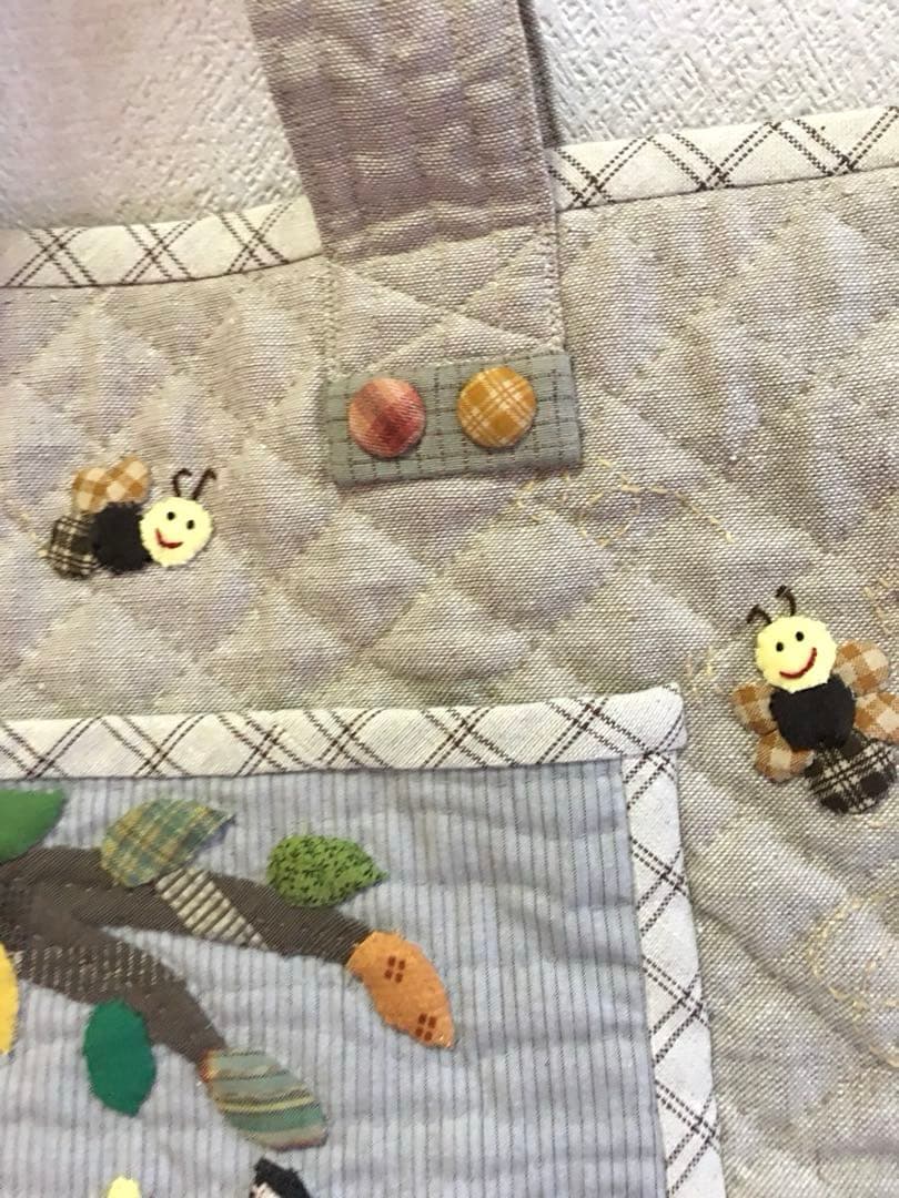 パッチワークキルトバック　大きめのトートバック　ワンコ &ミツバチ NO41