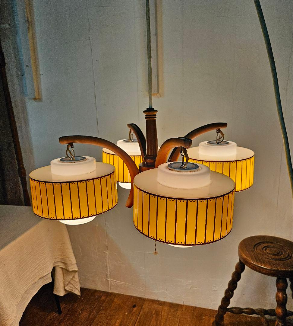 ジャパンヴィンテージ 昭和レトロなペンダントライト 4灯 シャンデリア ポップ