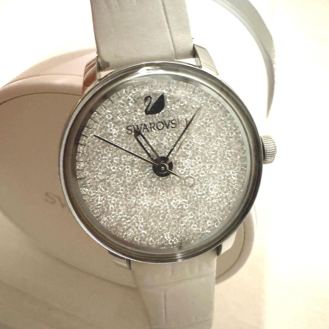 入手困難！スワロフスキー　時計　ホワイト