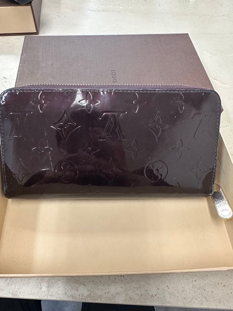 ルイヴィトン LOUIS VUITTON ヴェルニ　長財布 ジッピーウォレット