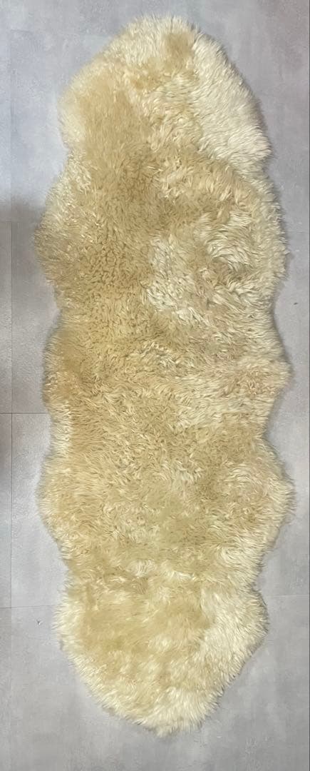 ニチロ毛皮株式会社　高級羊毛ムートンラグ　約194×68cm