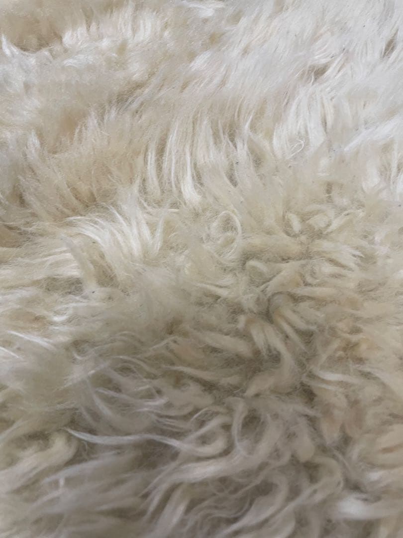 ニチロ毛皮株式会社　高級羊毛ムートンラグ　約194×68cm