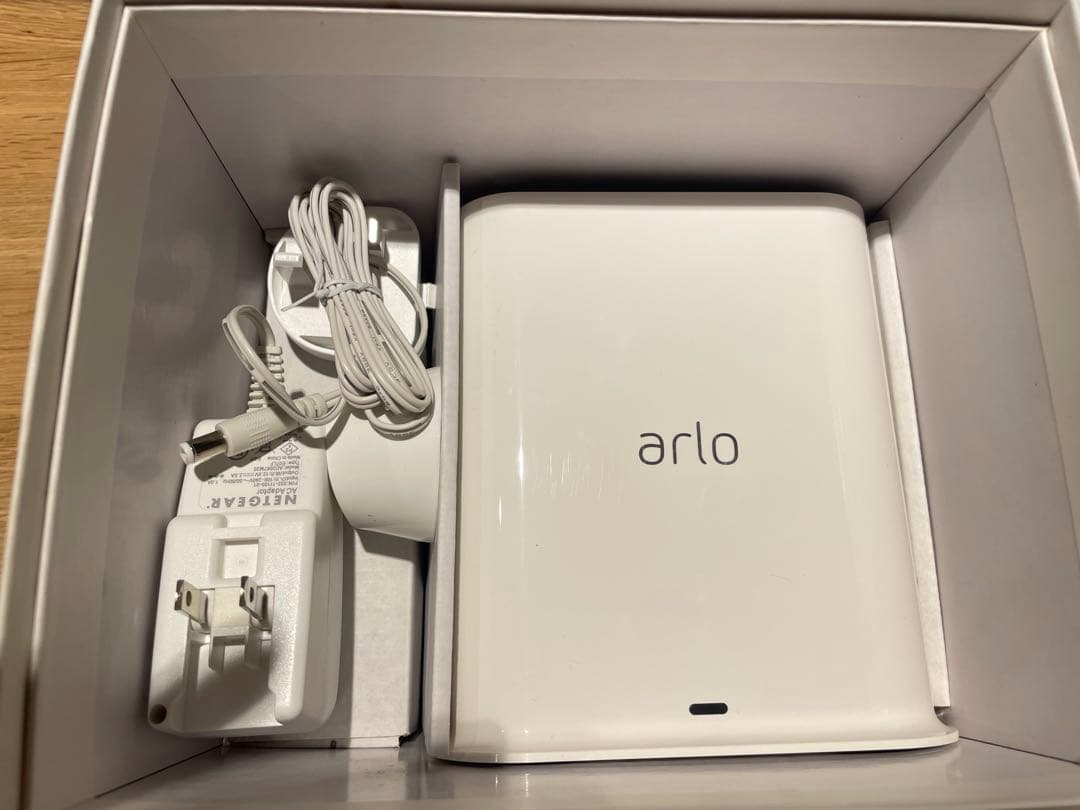 Arlo 4K UHD ワイヤレス防犯カメラシステム 2台セット※1台のみ