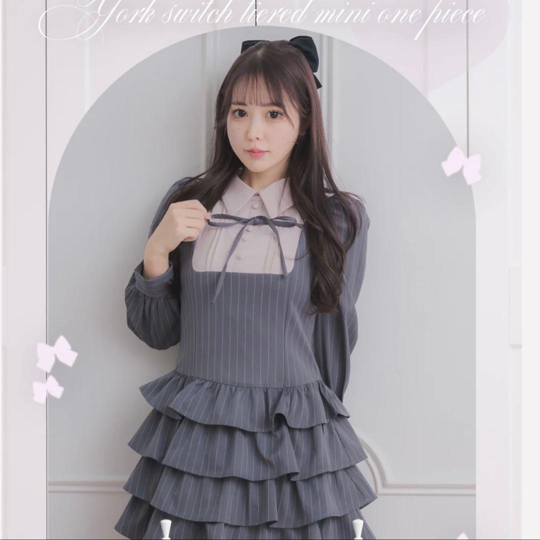 pium 新作　ヨーク切り替えティアードミニワンピース　グレー