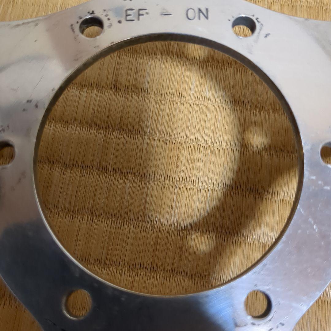 ナルディウッドステアリング、ホーンボタン、取り付けネジ。