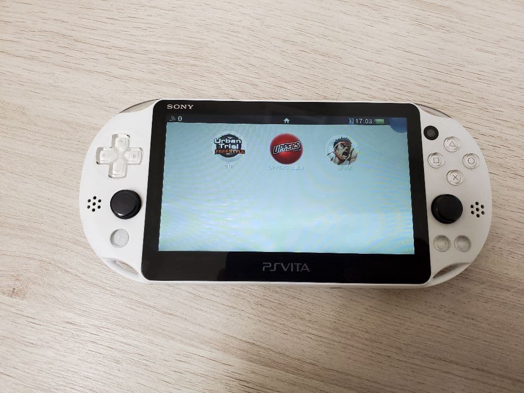 PS Vita（PCH-2000）に専用メモリカードとゲームセット