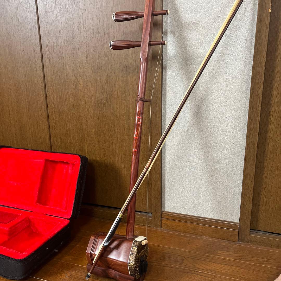 二胡(胡弓 ）蛇皮共鳴胴 ケース付き
