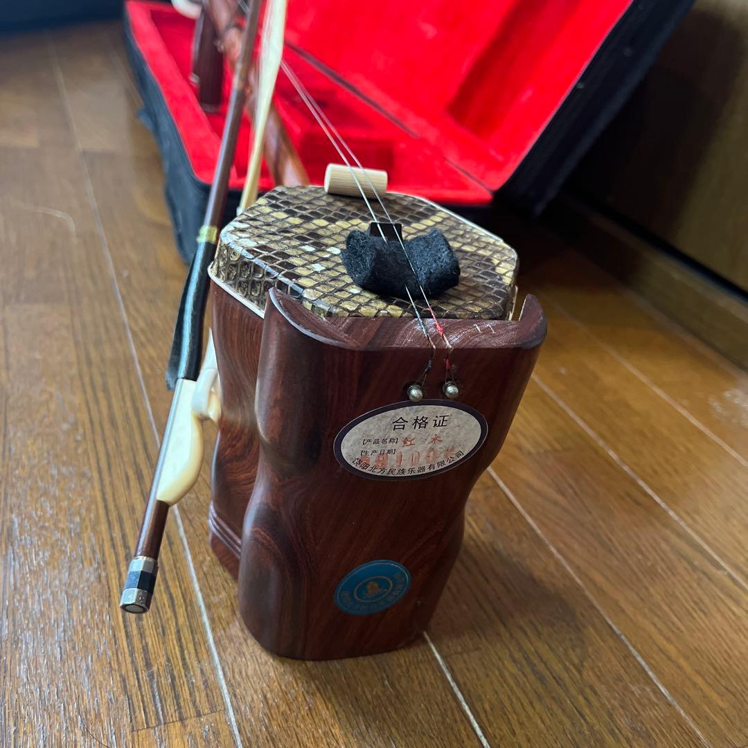 二胡(胡弓 ）蛇皮共鳴胴 ケース付き