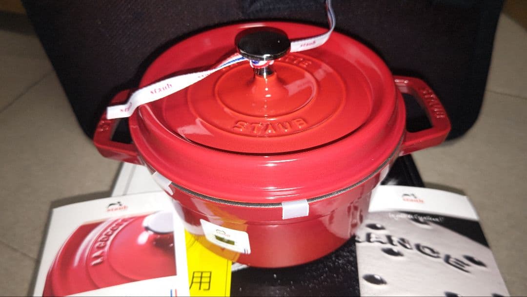 あ*ん様 ストウブ ラウンドココット 20cm チェリーレッド