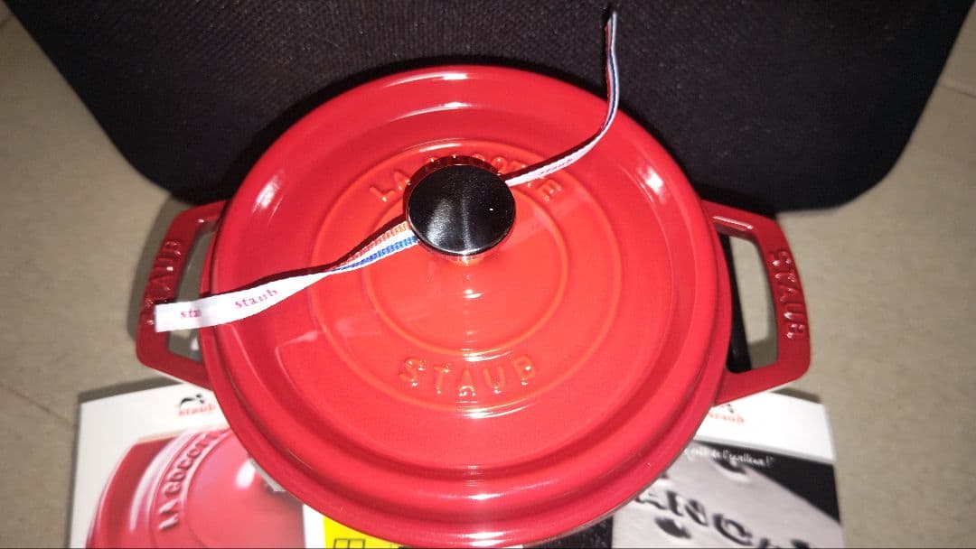 あ*ん様 ストウブ ラウンドココット 20cm チェリーレッド