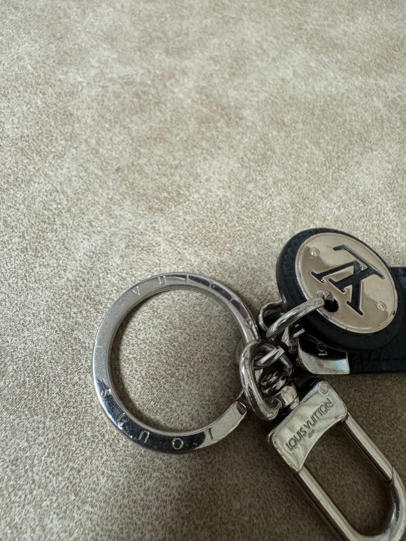 ルイヴィトン ポルト クレ・ネオ LV クラブ キーホルダー M80237