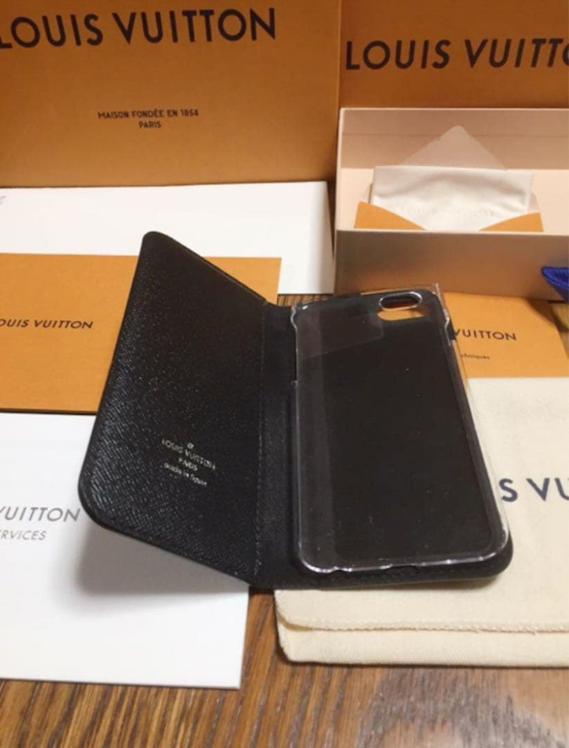 LOUIS VUITTON ルイヴィトン　スマホケース