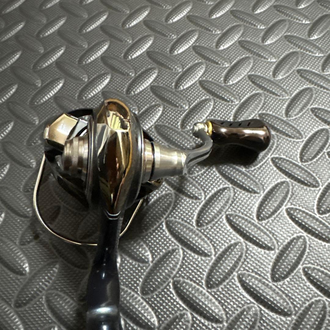 ダイワ　１９セルテート２５００Ｓ　リブレハンドルノブ付