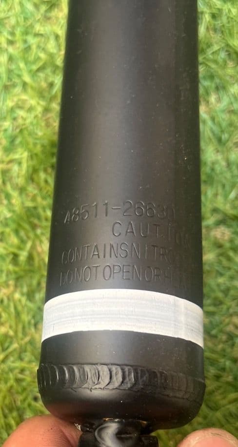 200系ハイエース純正ショックアブソーバー 新車外し