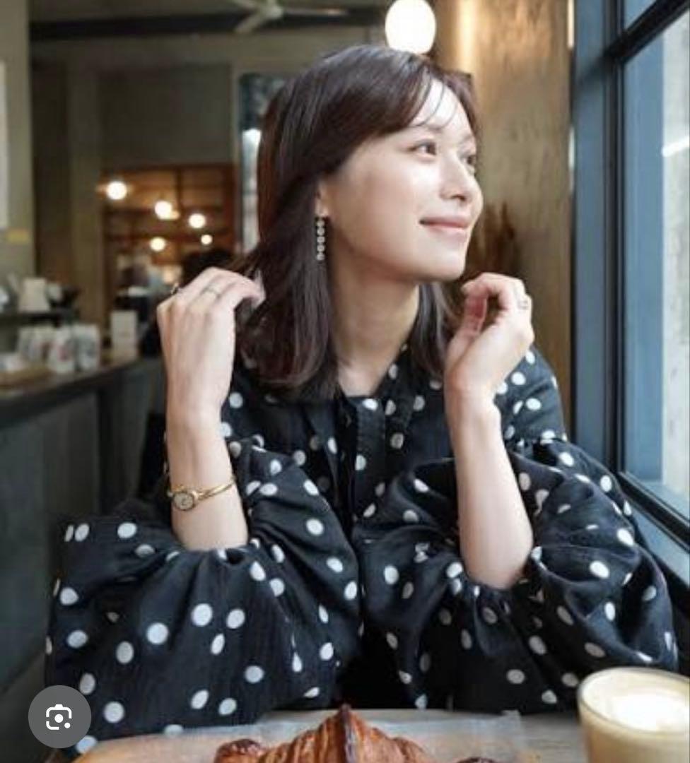 ローブブラン　Sheer Polka Dot Ribbon Blouse