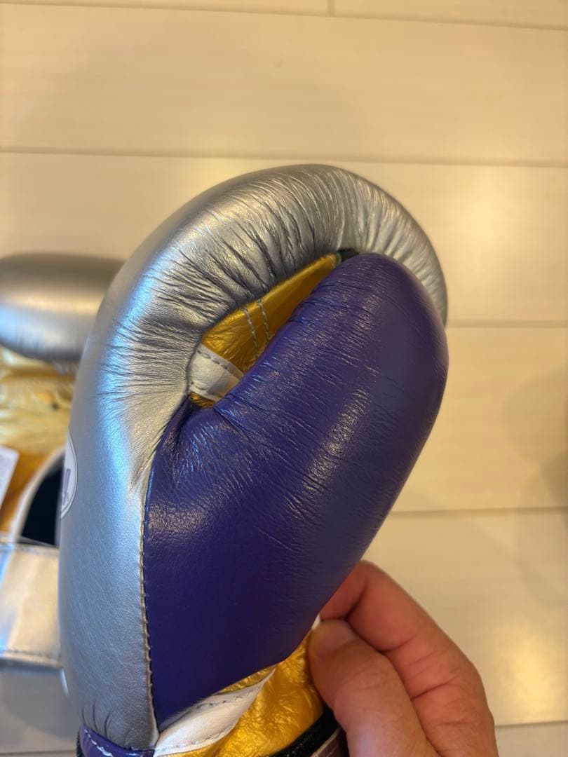 Winning ボクシンググローブ 10 oz シルバー/パープル　箱あり