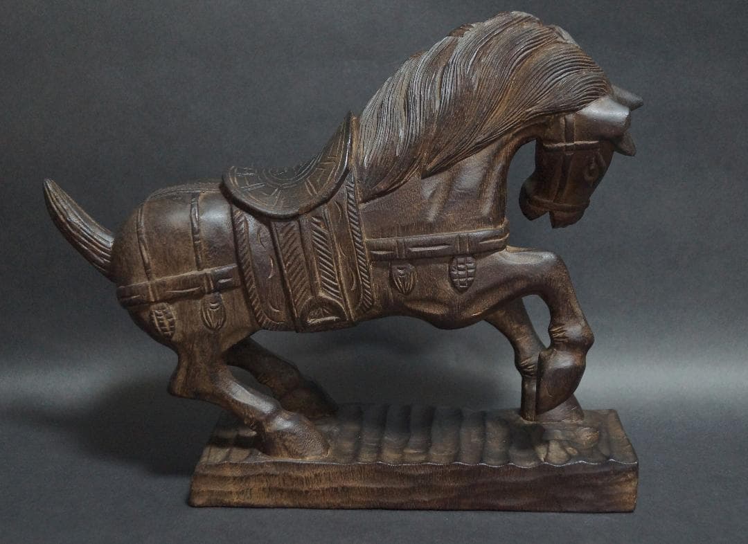 楠製 細工彫り『馬』一刀彫り置物 オブジェ 高さ22cm★時代物★