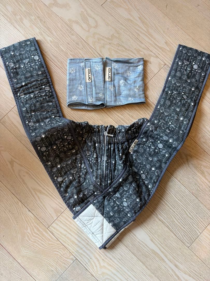 わわ　抱っこひも2種　エルゴベビー&エアリコ《サイズ4》（よだれカバー付）