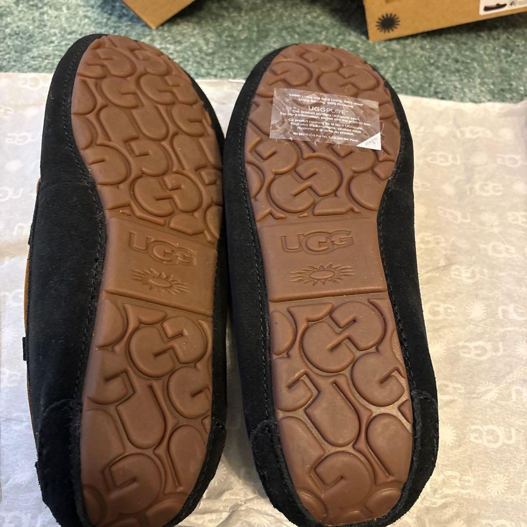 新品　未使用　UGG ブラック モカシン　DAKOTA 8 Jp:25センチ