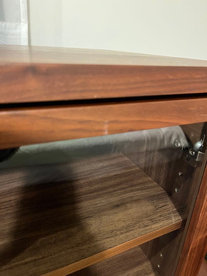 無印良品　木製キャビネット ウォールナット材　ガラス扉　脚付き