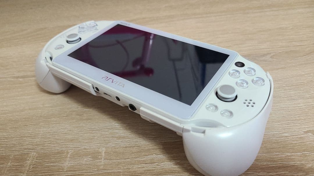 PlayStation Vita（PCH-2000)  美品 おまけ付き