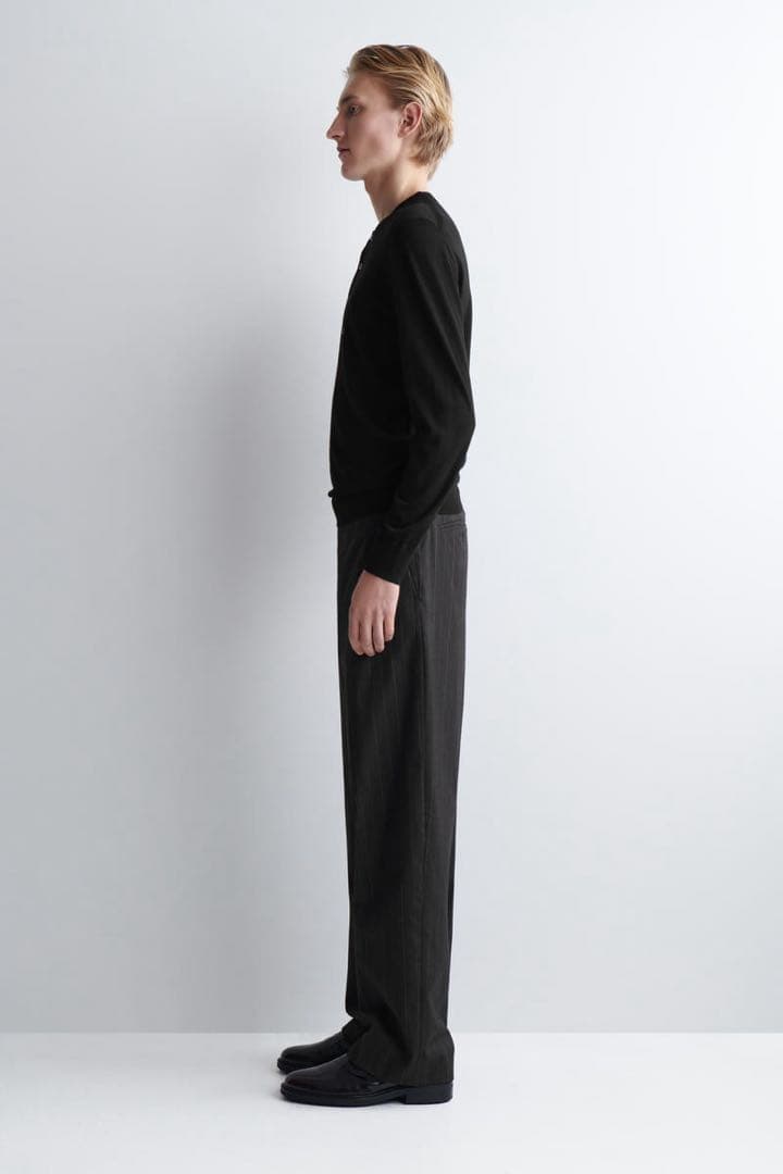 COS スリムメリノウールヘンリートップ