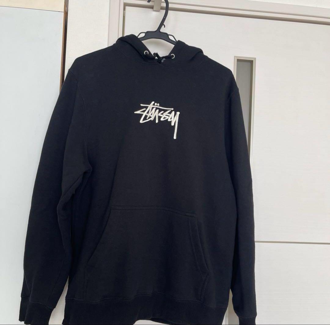ステューシー　センター刺繍ロゴ　即完売モデル　パーカー　stussy