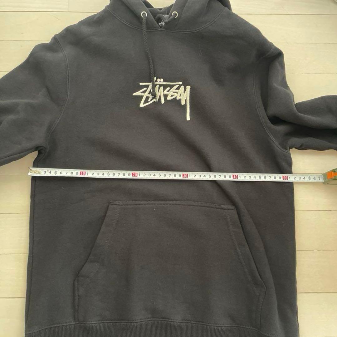 ステューシー　センター刺繍ロゴ　即完売モデル　パーカー　stussy