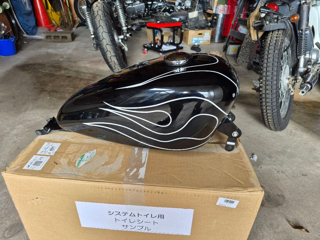 2004年式　XL883 純正タンク