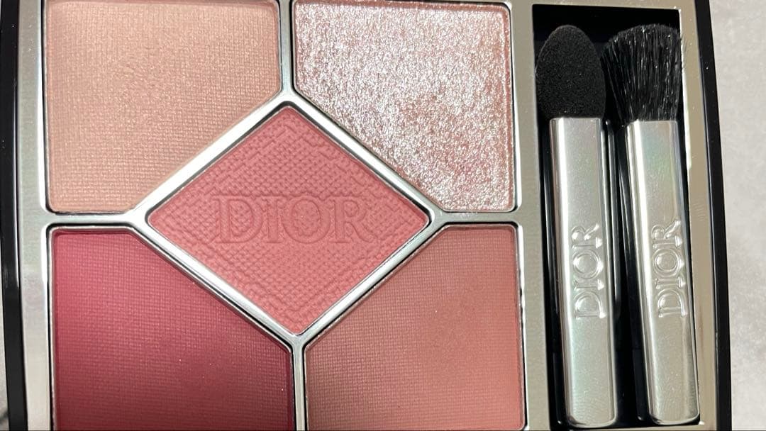 Dior サンククルール　823 ローザ　ムタビリス