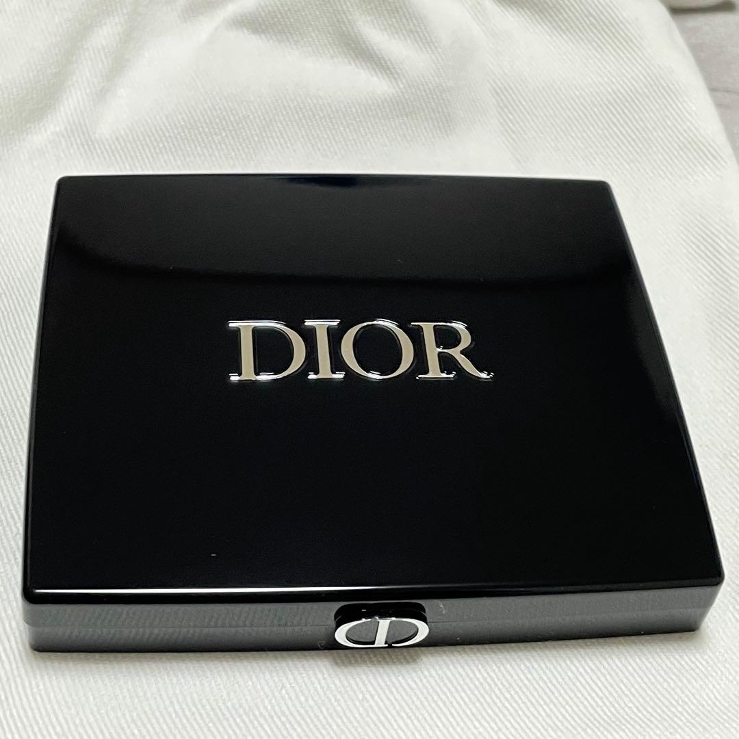 Dior サンククルール　823 ローザ　ムタビリス