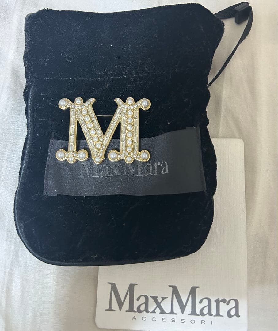 MaxMara ゴールド M字型ブローチ　パール　クリスタル