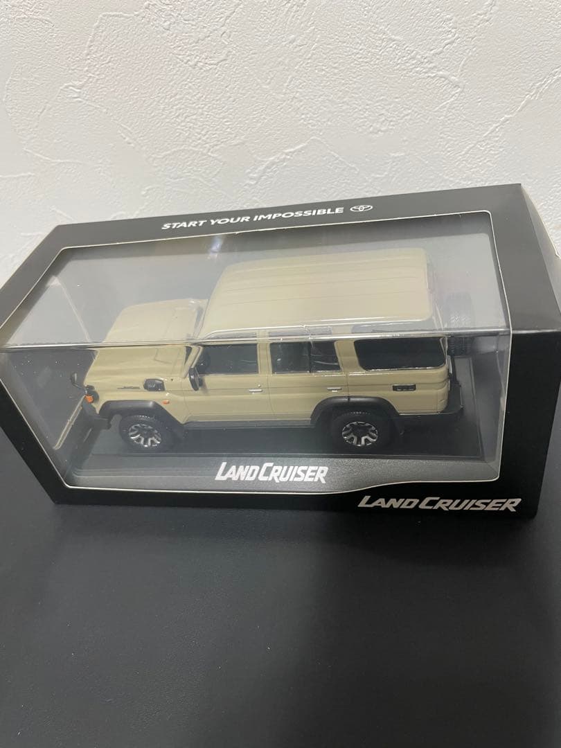 未使用　ランドクルーザー70 色見本 ミニカー 1/30サイズ ベージュ 非売品