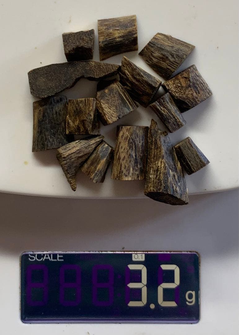 極上緑油伽羅 沈香原木 香木 重さ:3.2g (高ランク本物証明)