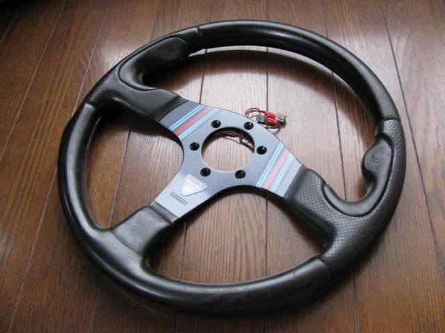 MOMO MARTINI RACING 　マルティニ　レーシング　バージョン